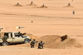 Video: Quân đội Algeria diễn tập chiến đấu với “Thợ săn đêm” Mi-28NE và Mi-8