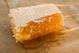 Mật ong Mù Cang Chải có màu trắng sữa