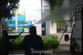 Quân đội phun khử trùng 2 bệnh viện bị phong tỏa ở Đà Nẵng