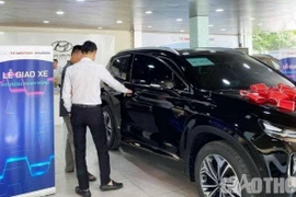 Ra Tết đại lý ô tô vắng lặng, nhiều mẫu xe giảm giá hết nấc 