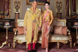 Hoàng gia Thái xóa lý lịch và hình ảnh hoàng quý phi khỏi website