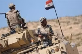 Quân đội Ai Cập tấn công truy quét khủng bố trên bán đảo Sinai. Ảnh Theportal