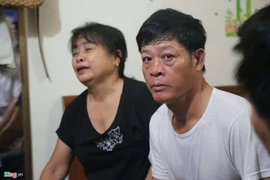 Lời kể của bố mẹ có con mất liên lạc trên đường sang Anh