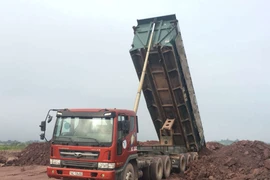 Quảng Ninh: Núp bóng xây dựng bến bãi để khai thác, kinh doanh cát trái phép