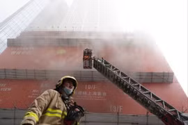 Nóng: Hơn 300 người Hong Kong (Trung Quốc) mắc kẹt trong biển lửa