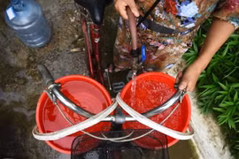 Hà Nội chi bổ sung hơn 165 tỷ đồng hỗ trợ giá nước sạch cho người dân bị ảnh hưởng bởi dịch Covid-19 trên địa bàn.