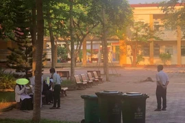 Cà Mau: Thực hư hiệu Phó trường chuyên bắt học sinh ăn thức ăn lấy từ thùng rác