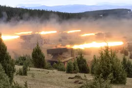 Cận cảnh cuộc diện tập quy mô lớn của quân đội Serbia