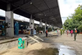 Hành khách đi tàu đến TP phải thông báo đến chính quyền địa phương nơi cư trú để tự theo dõi sức khoẻ hoặc cách ly tại nhà, nơi lưu trú...