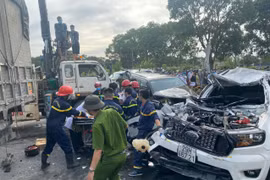 9 ôtô tông liên hoàn, quốc lộ 1 ùn tắc