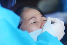 Hà Nội tiếp tục lấy mẫu xét nghiệm SARS-CoV-2 trên diện rộng, quyết "truy lùng" hết F0