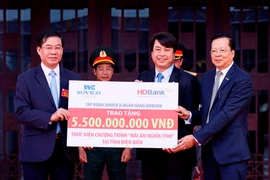 Tiếp tục các hoạt động về nguồn, Sovico và HDBank trao tặng kinh phí ﻿﻿xây dựng 100 căn nhà tình nghĩa cho tỉnh Điện Biên