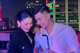 Lệ Quyên mừng sinh nhật tình trẻ kém 12 tuổi Lâm Bảo Châu