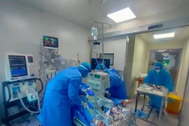 Lọc máu cứu sống bệnh nhi béo phì mắc Covid-19 