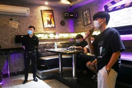 Bộ VH-TT&DL đề nghị mở lại dịch vụ karaoke, vũ trường