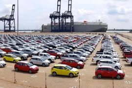 Nhập khẩu ô tô giảm sâu do cách ly toàn xã hội 