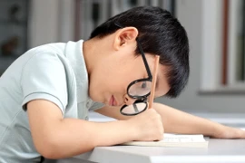  Gù vẹo cột sống vì bàn gấp tiện ích