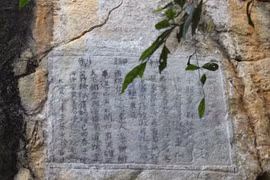 Khám phá văn bia vua Lê trên vách đá Sơn La