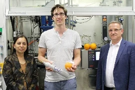  Nhựa sinh học tự phân hủy từ vỏ cam và CO2