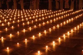 Đêm hoa đăng đại lễ cầu siêu thai nhi chùa Từ Xuyên, Thái Bình. Ảnh minh họa.