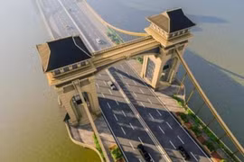 Cầu Trần Hưng Đạo với phong cách xứ Đông Dương: Chuyên gia chê chắp vá