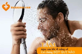 Đột quỵ vì đi nắng về tắm ngay