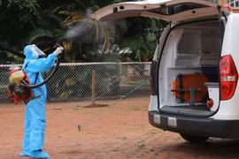 Khử khuẩn toàn bộ khoa cấp cứu vì ca nghi mắc Covid-19