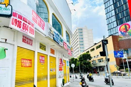 Doanh nghiệp “tê liệt” vì dịch: Hỗ trợ chưa thấy đâu, lãi và thuế đã đòi đủ?