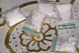 Tước quân tịch thiếu úy công an dùng ma túy trong quán bar Gossip