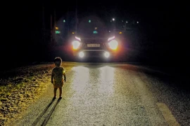 Tôn vinh tài xế Bình Định giúp em bé bị lạc về nhà lúc 1h sáng