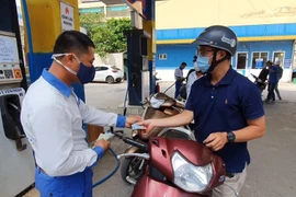 Giá xăng quay đầu giảm vào ngày mai?