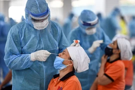 Thủ tướng: ‘Ưu tiên tiêm vaccine cho công nhân trong khu công nghiệp’