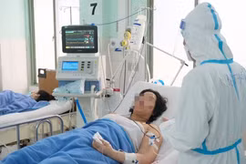 Không tiêm văcxin, bà mẹ song thai suýt chết vì nhiễm Covid-19