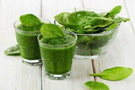 Uống nước, ăn rau trị đau táo bón