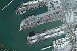 Người nhái đặc nhiệm Nga diễn tập chống biệt kích ở căn cứ Hải quân Tartus, Syria