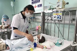 Trời chuyển lạnh, trẻ nhập viện tăng đột biến