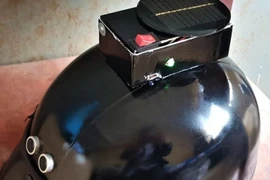 Nam sinh cho "ra lò" thiết bị hỗ trợ người khiếm thị từ vật dụng bỏ đi