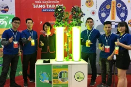 Đèn tảo lọc không khí và bụi mịn