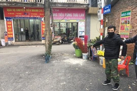 Thực nghiệm hiện trường vụ bé gái bị đóng đinh vào đầu