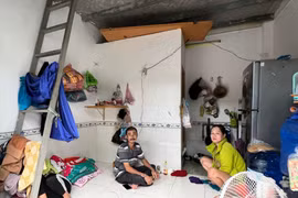 Một gia đình làm thợ hồ ở khu phố Tân Hòa, phường Đông Hòa, TP Dĩ An chưa nhận được tiền hỗ trợ.