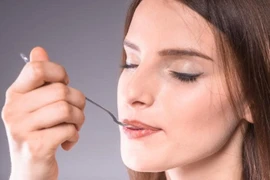 Khắc phục vị kim loại trong miệng hậu Covid-19