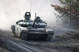 Video: Kinh khủng khoảnh khắc pháo tăng Nga nổ tung giữa nhóm binh sĩ Ukraina