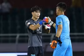 HLV Trần Minh Chiến hé lộ cơ hội trao cho thủ môn Bùi Tiến Dũng