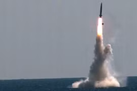 Mỹ, Hàn, Nhật hốt hoảng, Triều Tiên tiếp tục phóng thử nghiệm tên lửa đạn đạo từ tàu ngầm