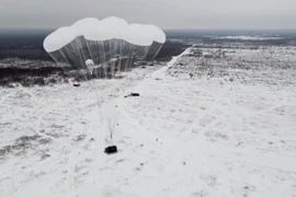 Video: Quân dù Nga đổ bộ đường không với xe bộ binh chiến đấu mới nhất BMD-4M