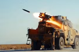 Thổ Nhĩ Kỳ bắn thử pháo phản lực (MLRS) Roketsan 107 mm trên thiết giáp BMC Vuran (MRAP) 