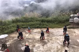 Lấy mẫu xét nghiệm tại các xã ở huyện miền núi Nam Trà My.