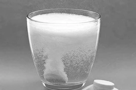 Loét dạ dày cấp vì uống viên sủi chưa tan 