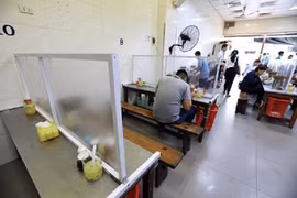 Hà Nội: Quán ăn, quán cà phê được hoạt động trở lại