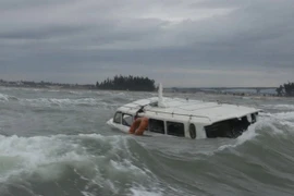 Lý do thuyền trưởng quay lại tháo "thiết bị rất quan trọng" của ca nô lật